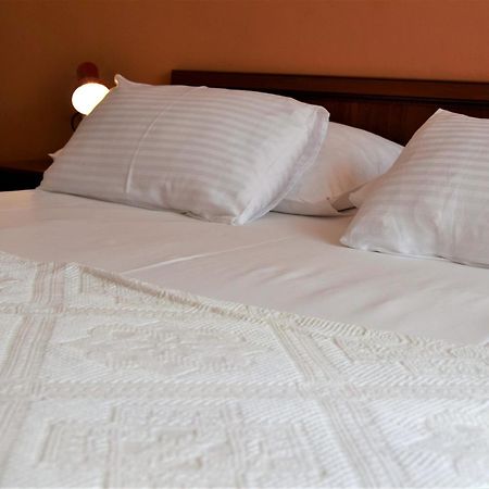 Miramar Apartments Banjol Bagian luar foto