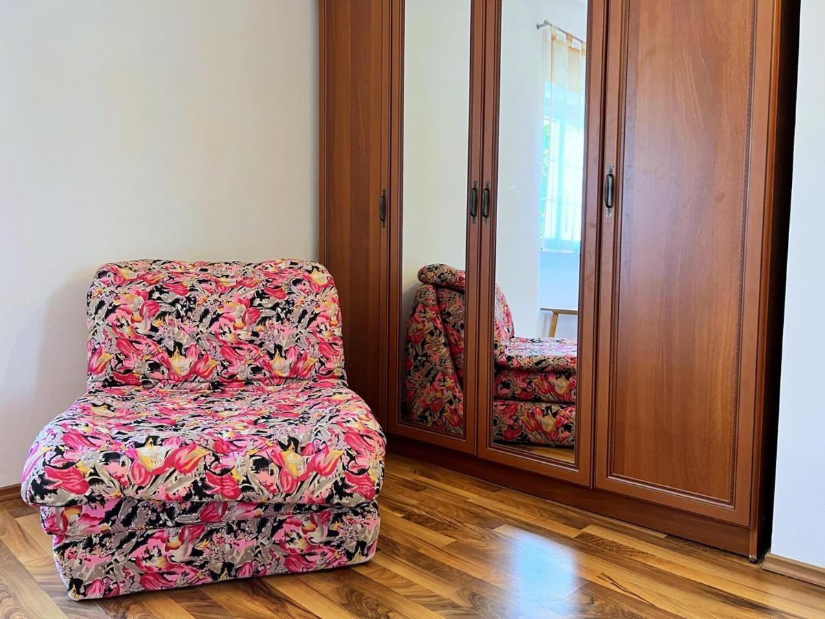 Miramar Apartments Banjol Bagian luar foto