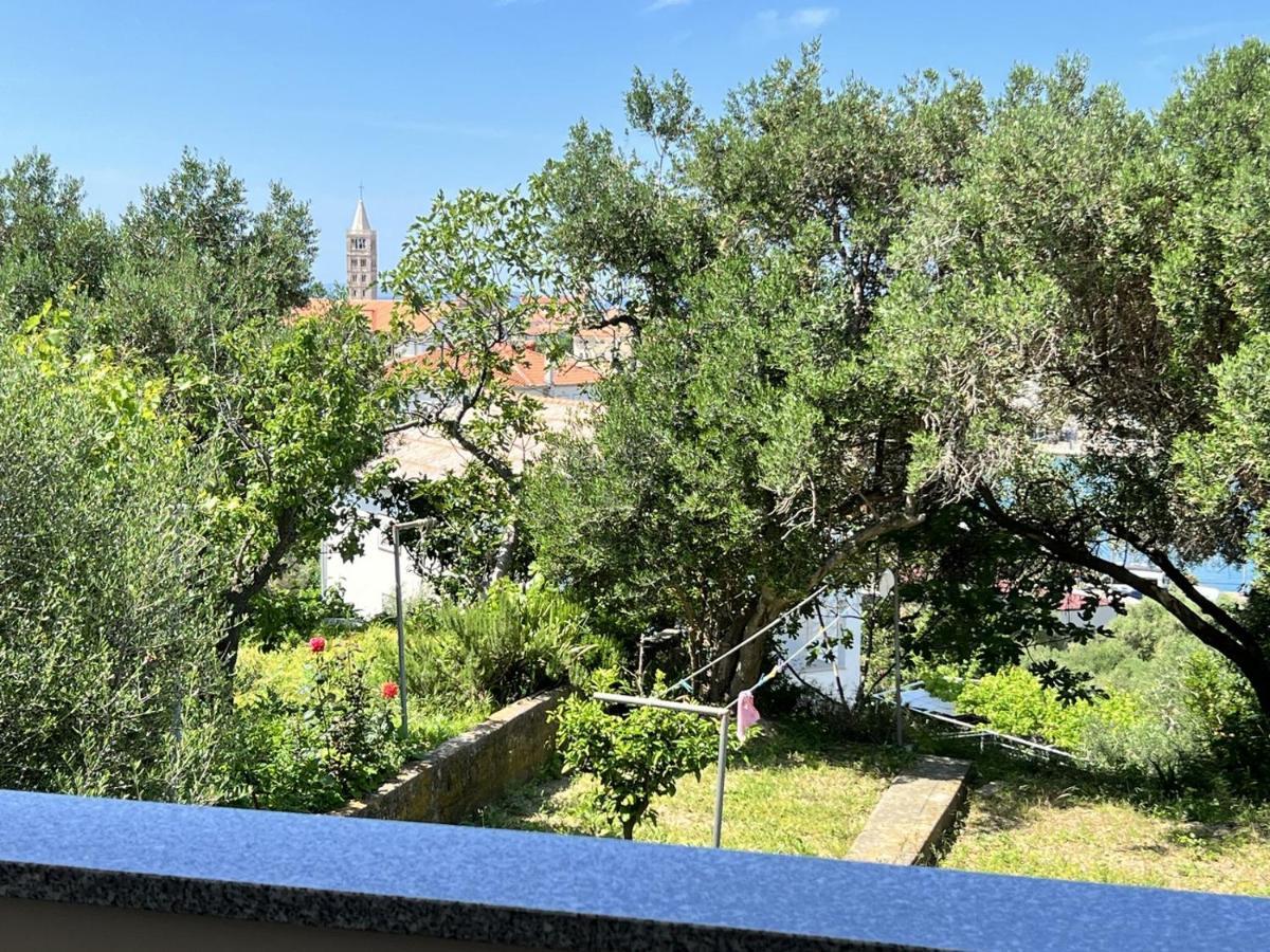 Miramar Apartments Banjol Bagian luar foto
