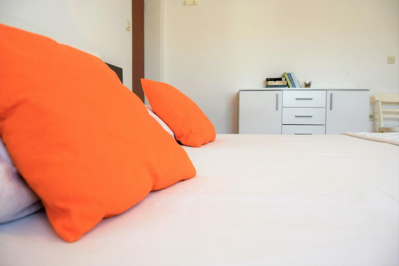 Miramar Apartments Banjol Bagian luar foto
