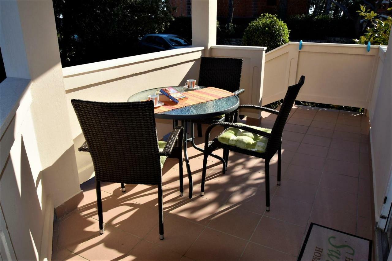 Miramar Apartments Banjol Bagian luar foto