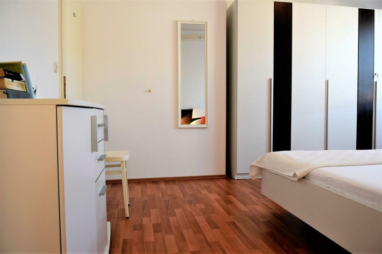 Miramar Apartments Banjol Bagian luar foto